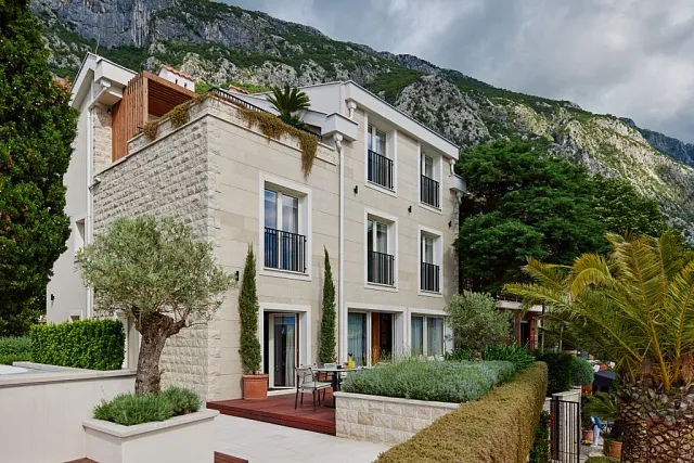 5★ Boutique-Hotel und Luxusvilla in erster Meereslinie zum Verkauf – Kotor, Dobrota — photo 11